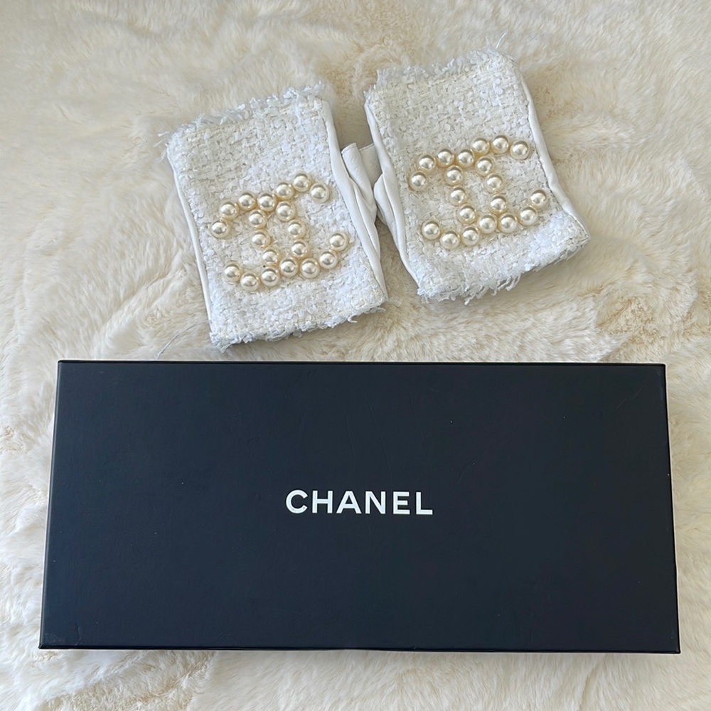 Never worn Chanel white gloves